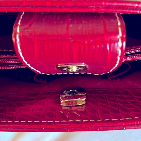 Liz Claiborne Red Faux Alligator Shoulder Bag • LIKE NEW - Picture 7 of 13